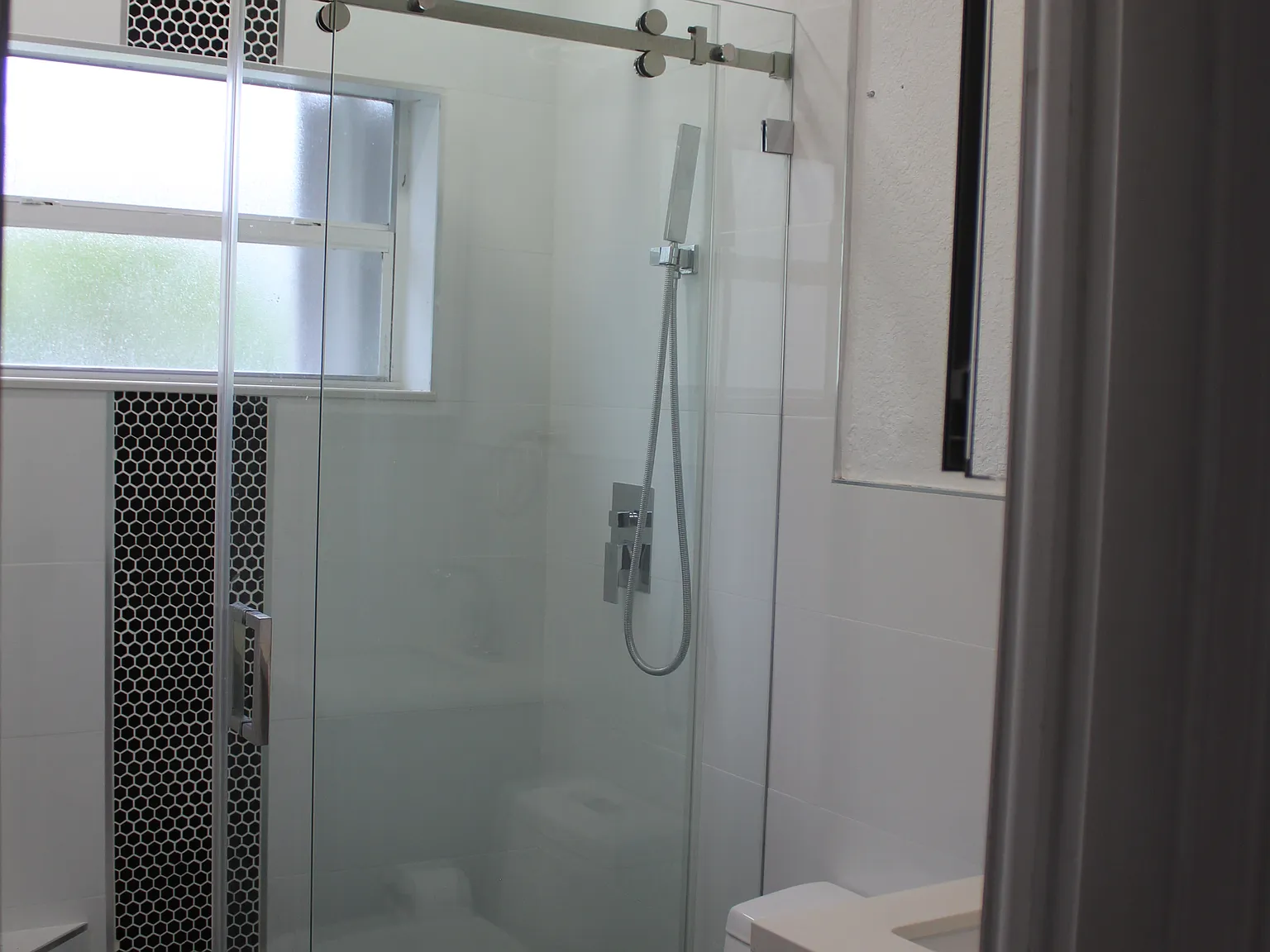 2 bed, $2,500 — Photo 4