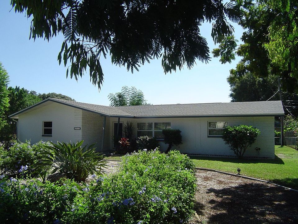 Terrific curb appeal!