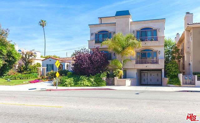 1st image of 1940 S Barrington Ave #1