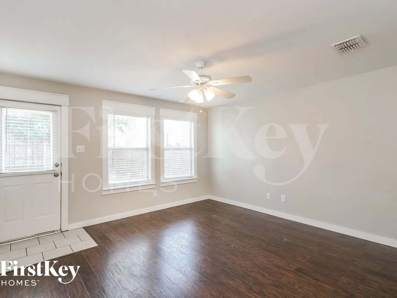 3 bed, 2.0 bath, 1409 sqft, $1,960 — Photo 3
