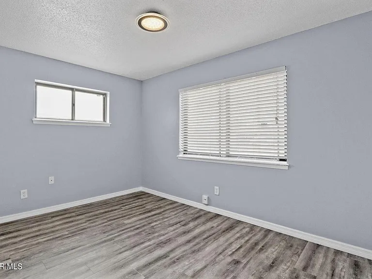 10222 Dunbarton Dr — Photo 18