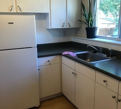 5th image of 33 S Pennsylvania St APT 1