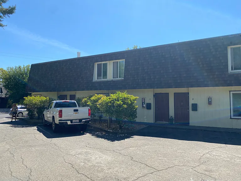 980 El Camino Ave #B — Photo 22