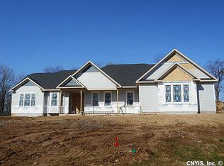8247 Ashington Dr, Baldwinsville, NY 13027
