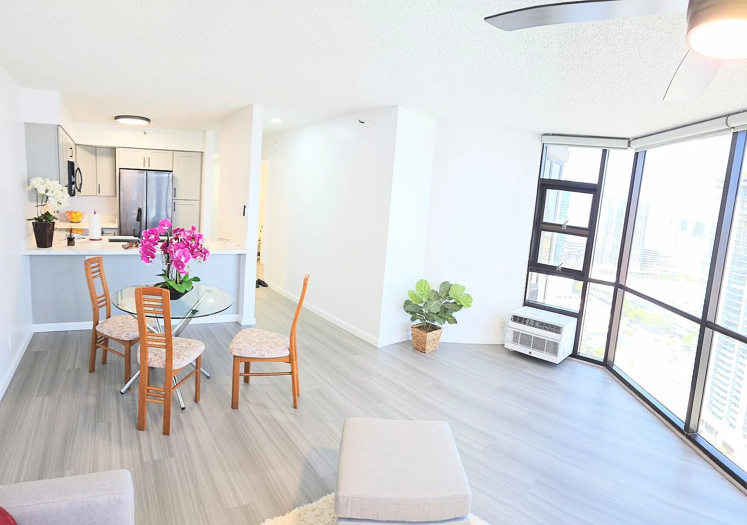 Ala Moana 1 Bedroom 1 Bathroom 2 Parking Condominium — Photo 2