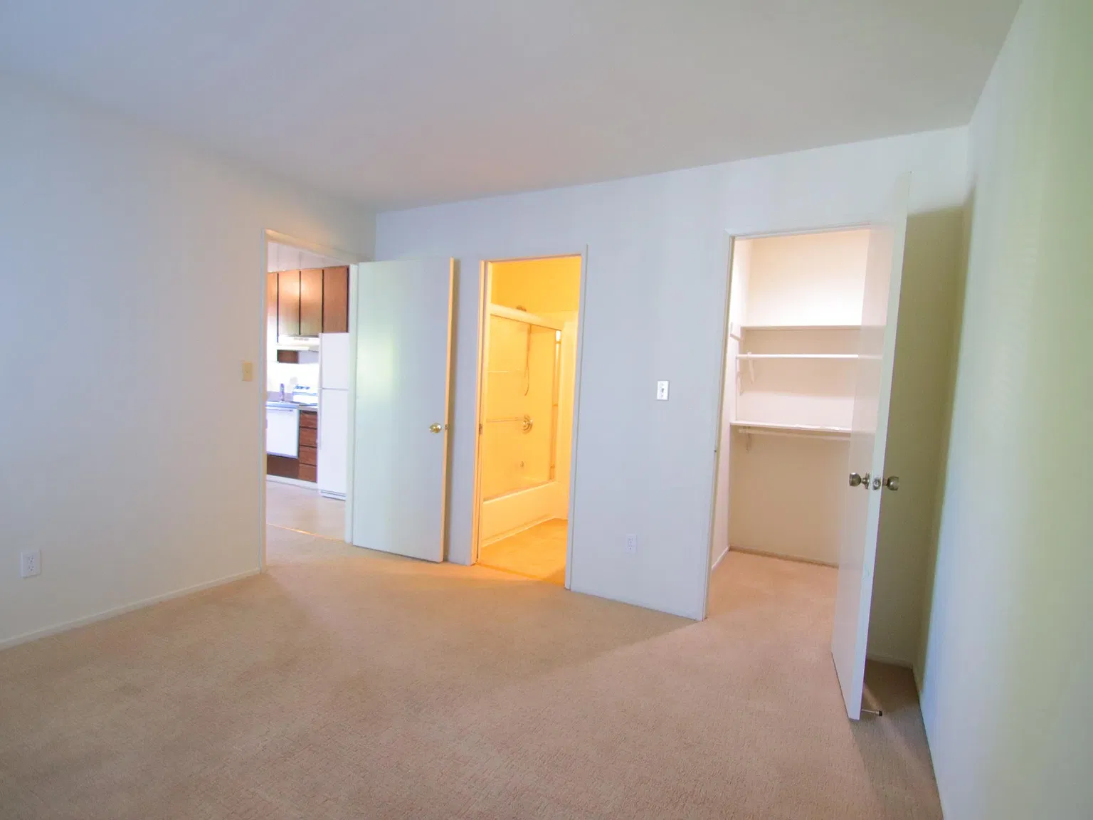 1168 Gardenside Ln — Photo 2