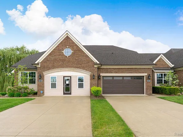21172 Lilac Ln #158, Clinton Township, MI 48036