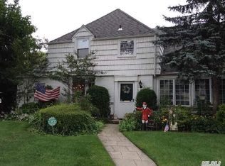 5247 241st St, Little Neck, NY 11362