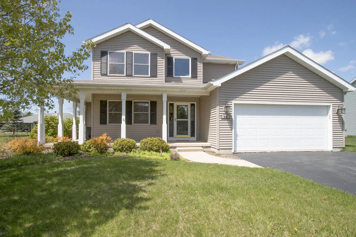 410 Maple Ln photo 1