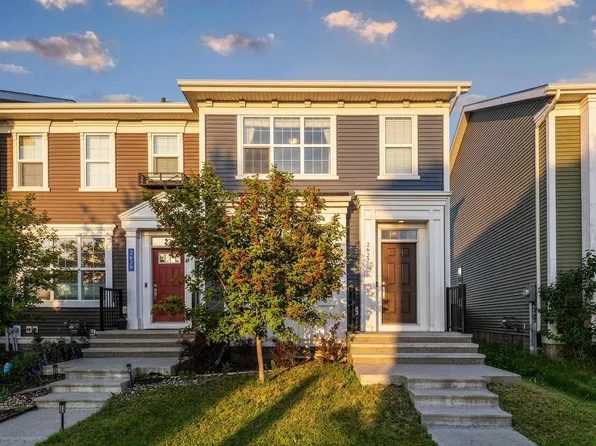 2627 Maple Way NW, Edmonton, AB T6T 2E9