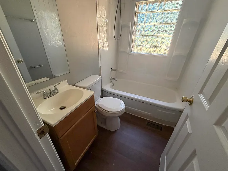 1120 Sparks Rd — Photo 11