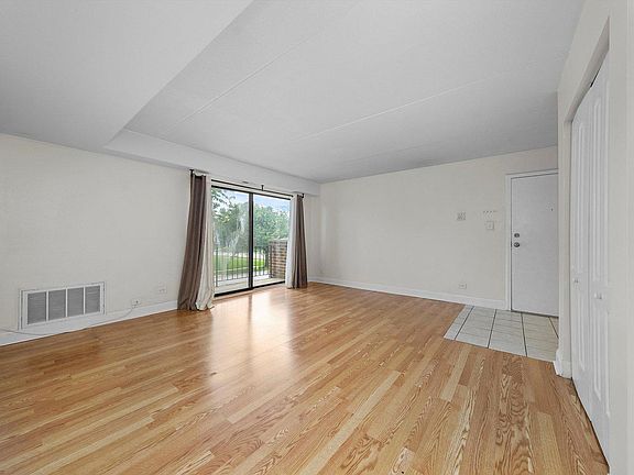 4th image of 7140 166th St APT 202