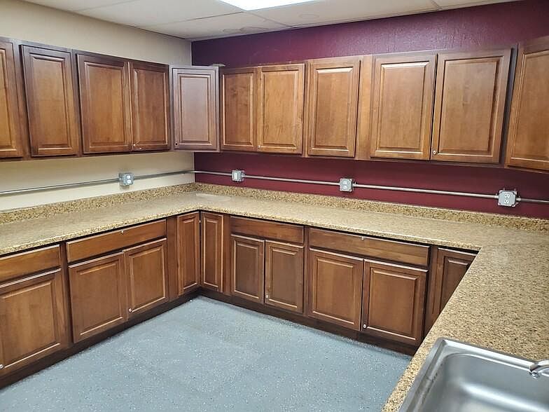 2nd image of 1221 Main St