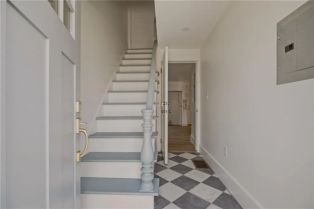 17 Dearborn St — Photo 2