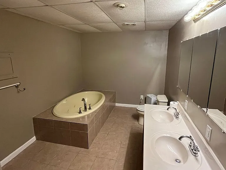 370 Farmbrooke Ln — Photo 32