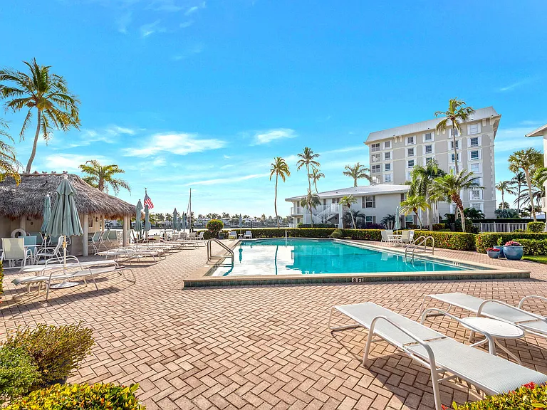 2800 Gulf Shore Blvd N #304 — Photo 31