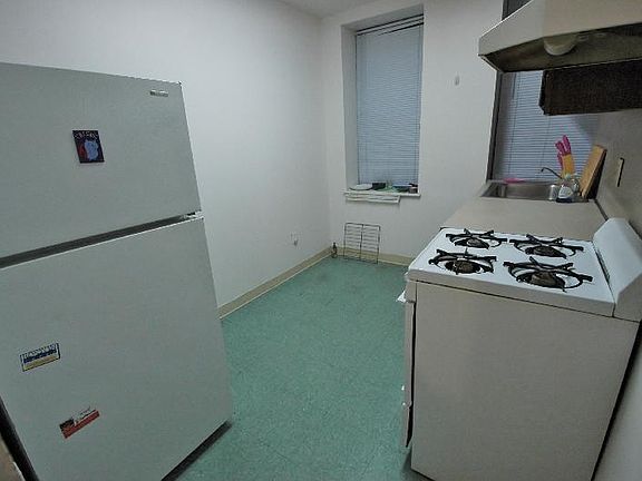 2nd image of 58 Westland Ave APT 17