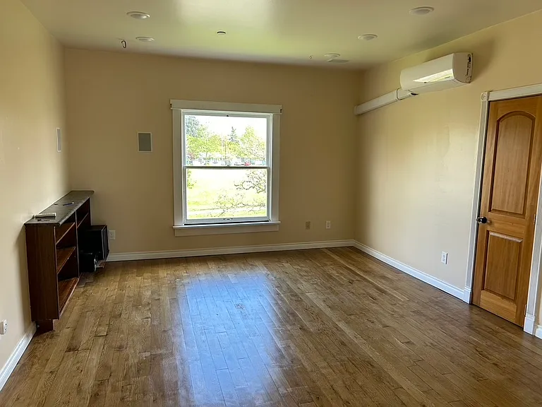 338 6th Ave SE #3 — Photo 4
