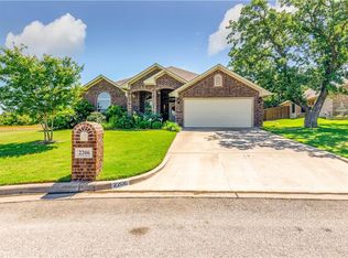 2206 Autumn Ct, Mineral Wells, TX 76067