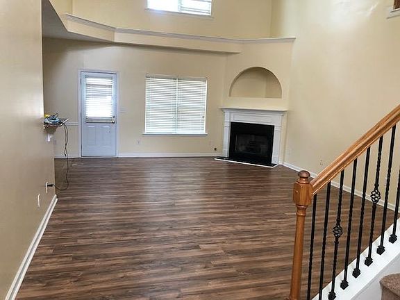4th image of 902 Ashton Park Dr