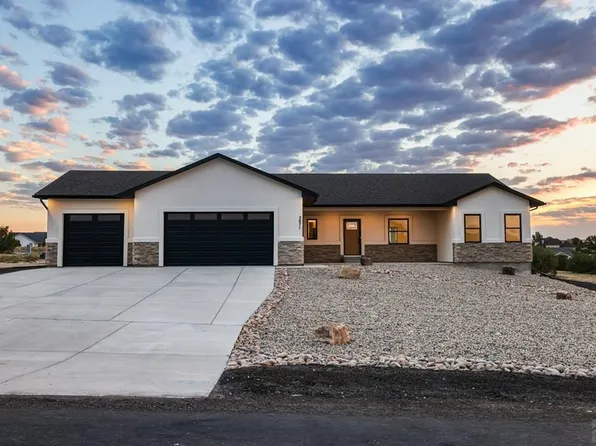 2071 W Locoweed Dr, Pueblo West, CO 81007