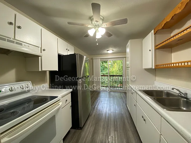 Woodside Court Apartments — Photo 17