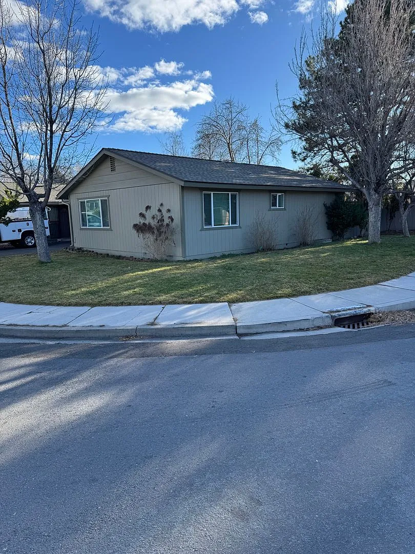 1035 Holman Way photo 1