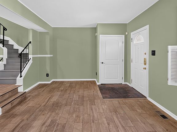 4th image of 5367 King Arthur Cir