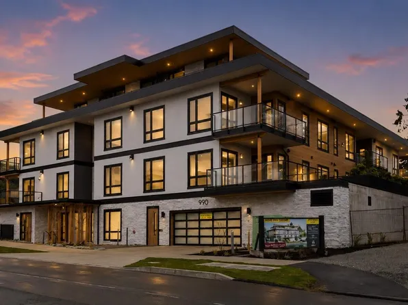 990 Doumac Ave #302, Saanich, BC V8Y 1M4
