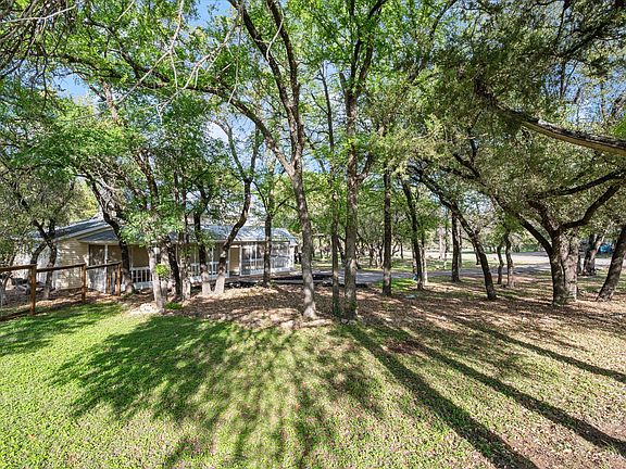 3rd image of 201 N Oak Hollow Rd