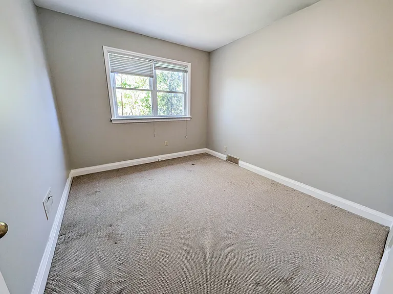 106 Haig St — Photo 9