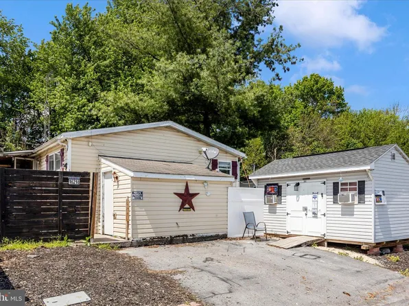 16218 McGregor Dr, Hagerstown, MD 21740