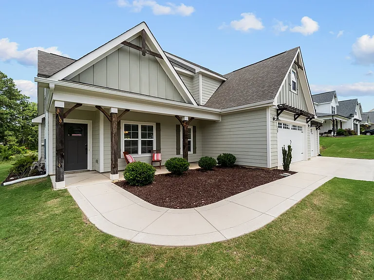 130 Amelia Dr — Photo 9
