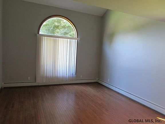 2nd image of 8 Zamora Ct