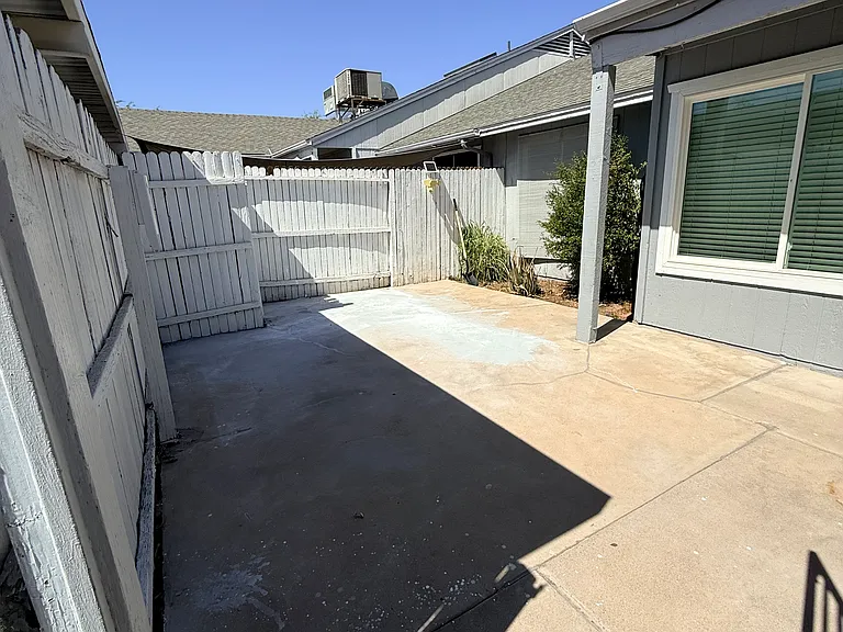 7009 S 42nd Pl — Photo 1