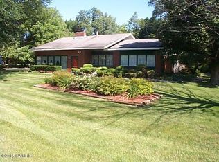 27826 Burmax Park, Dowagiac, MI 49047