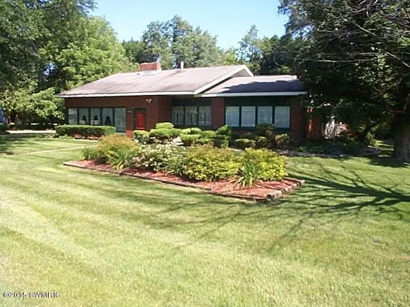 27826 Burmax Park, Dowagiac, MI 49047