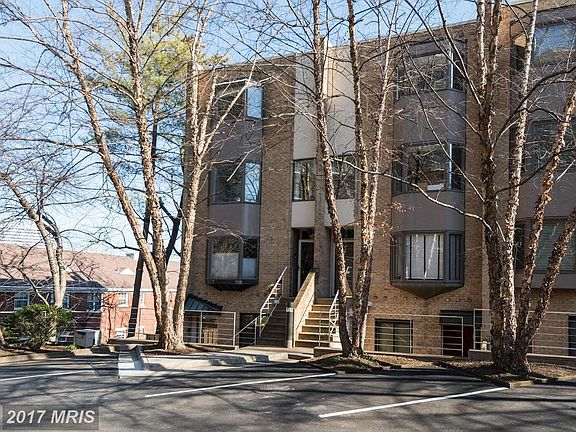 3rd image of 1241 N Nash St #1