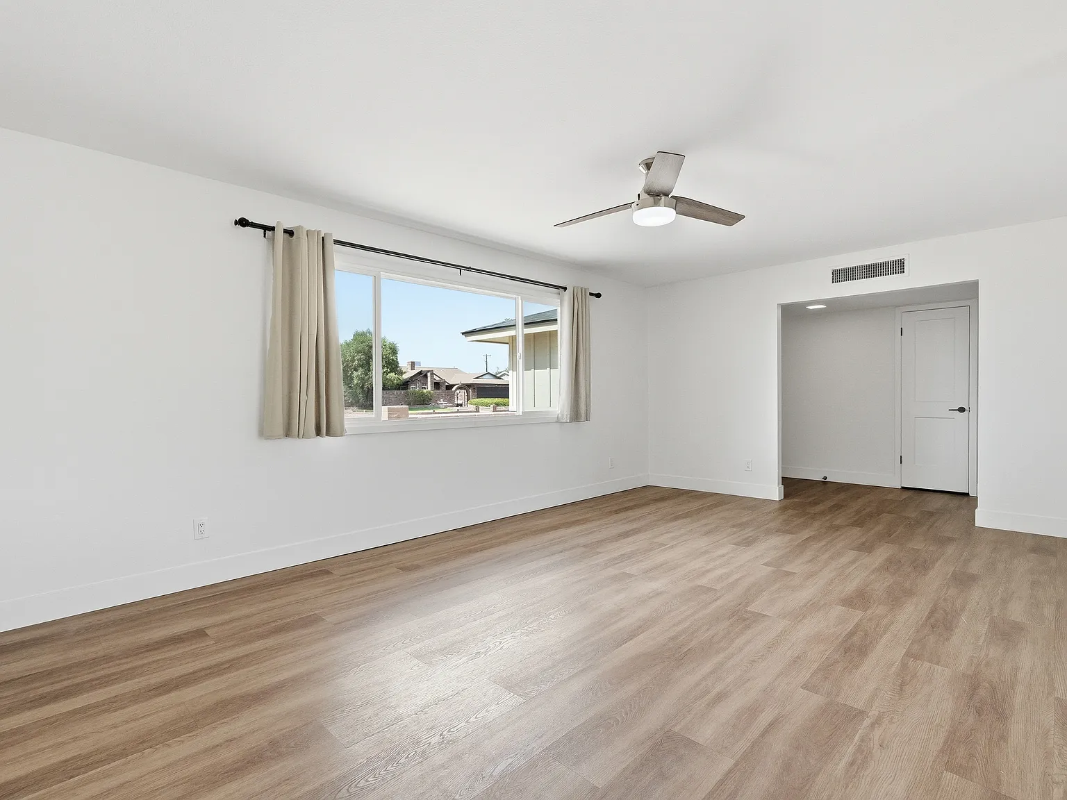 5 bed, 1971 sqft, $2,900 — Photo 4
