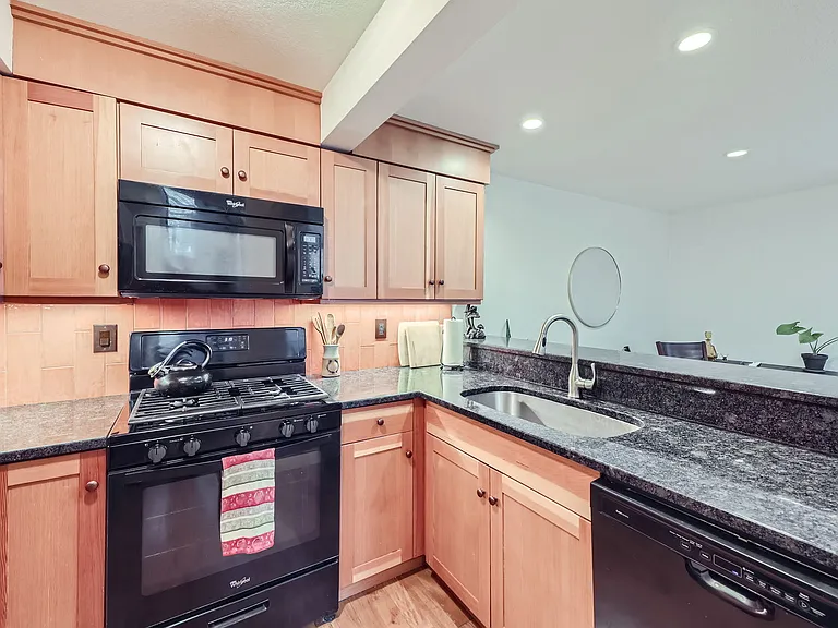 410 Owl Dr — Photo 4