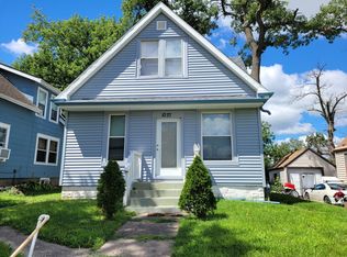 1037 Center Point Rd NE, Cedar Rapids, IA 52402