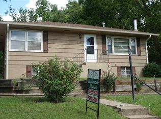 2114 Walnut Dr, Manhattan, KS 66502