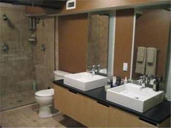 5th image of 2120 Wyandotte St APT 2