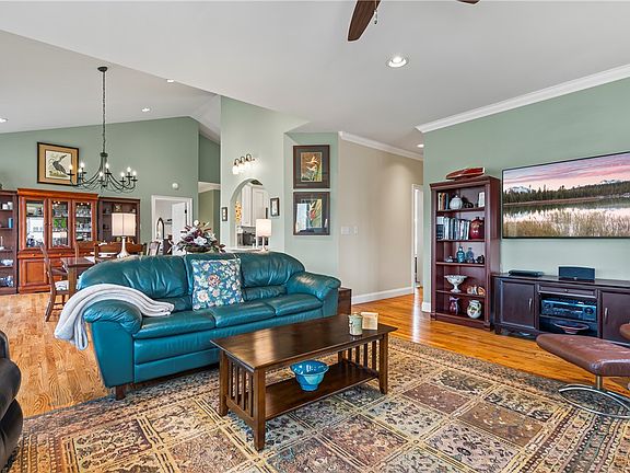 5th image of 307 Stardust Ln