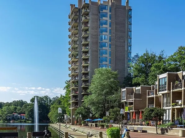 11400 Washington Plz W APT 201, Reston, VA 20190