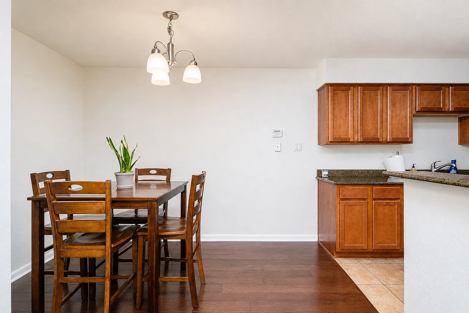 2 bed, 919 sqft, $2,000 — Photo 4