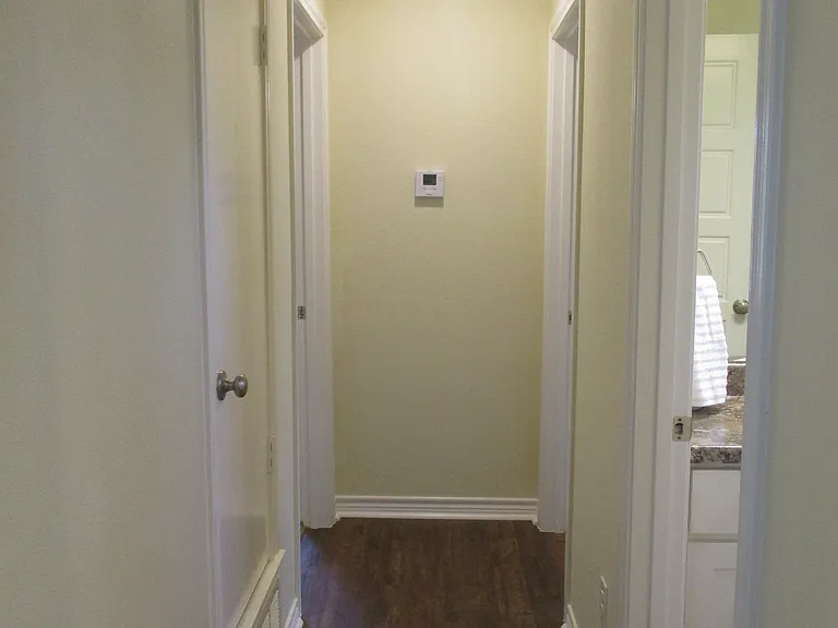 1718 NW Dallas St — Photo 13