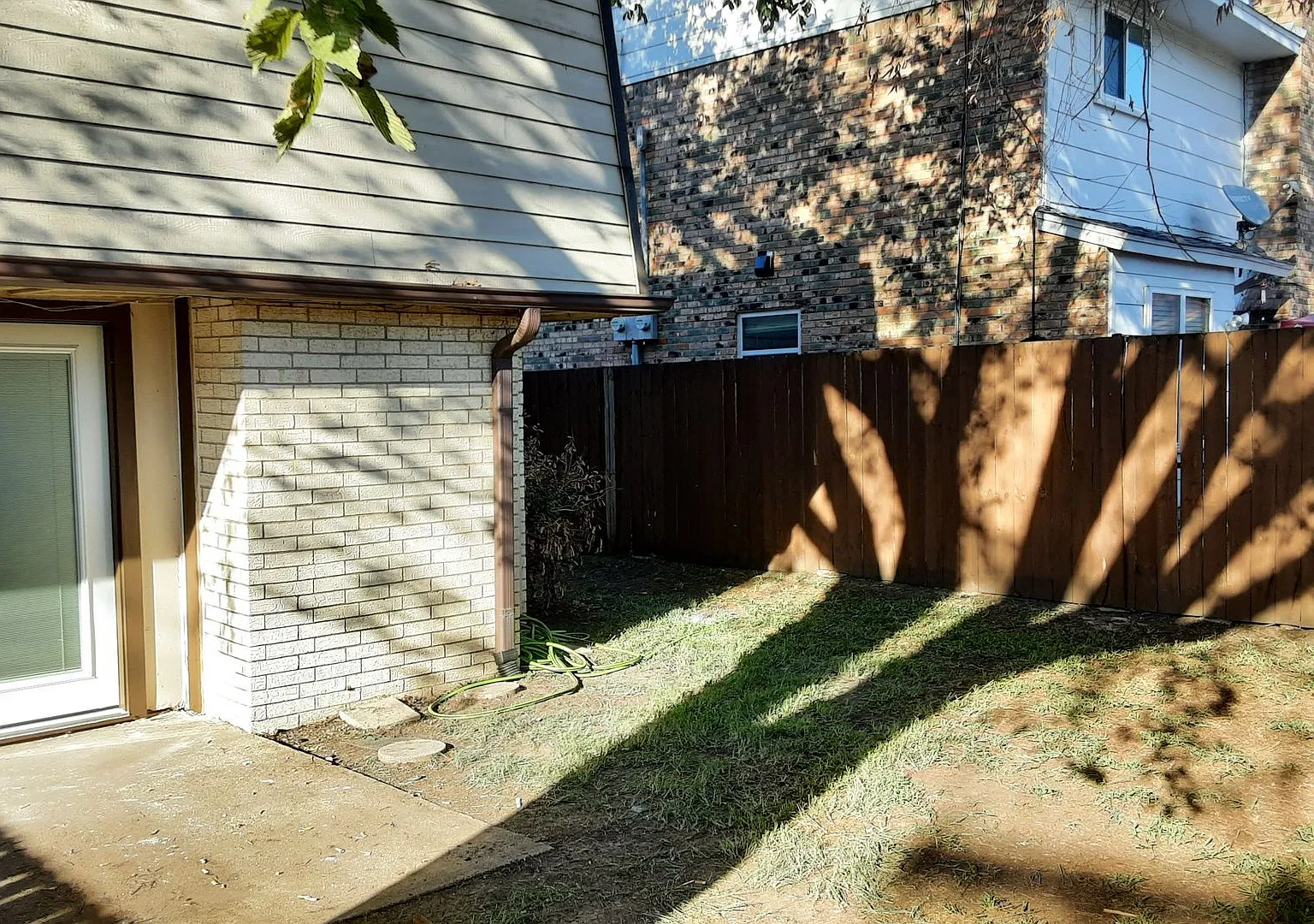 3-bedroom, 2.5-bathroom duplex located in the vibrant community of Farmers Branch — Photo 4