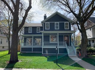 1034 Elmwood Ave, Evanston, IL 60202