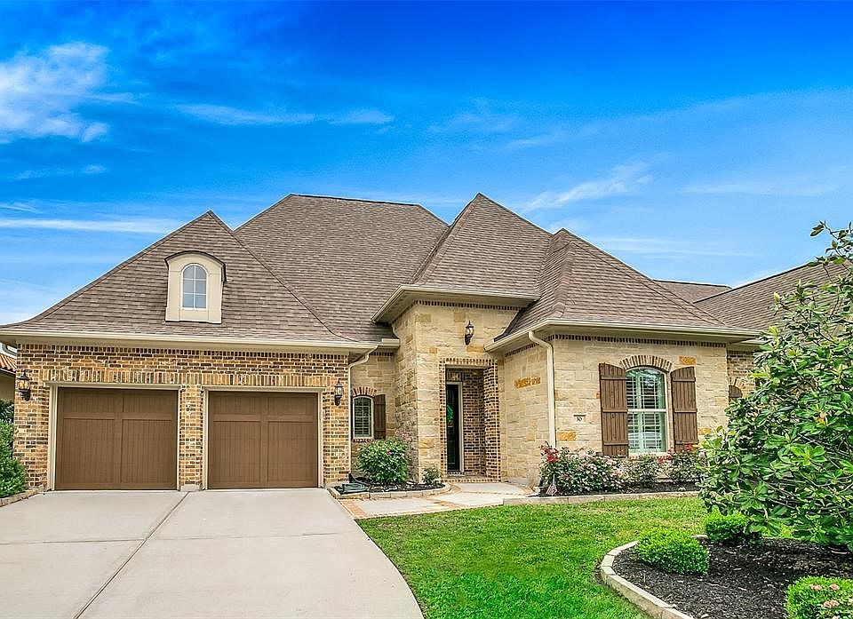 Gorgeous 1 story luxury Darling patio home in the gated community of Timarron Lakes